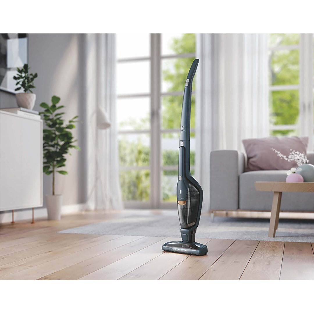 Electrolux Floorcare 2-in-1 Cordless Vacuum - ZB3515ST image_3